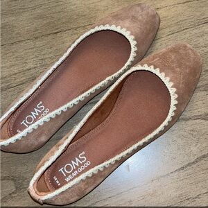 NWOT TOMS Women's Tan Flats with Cream Trim